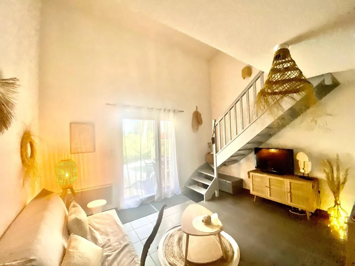 Maison De Vacances Au Calme 4 Personnes Residence Avec Piscine Aubignan 0*,  France