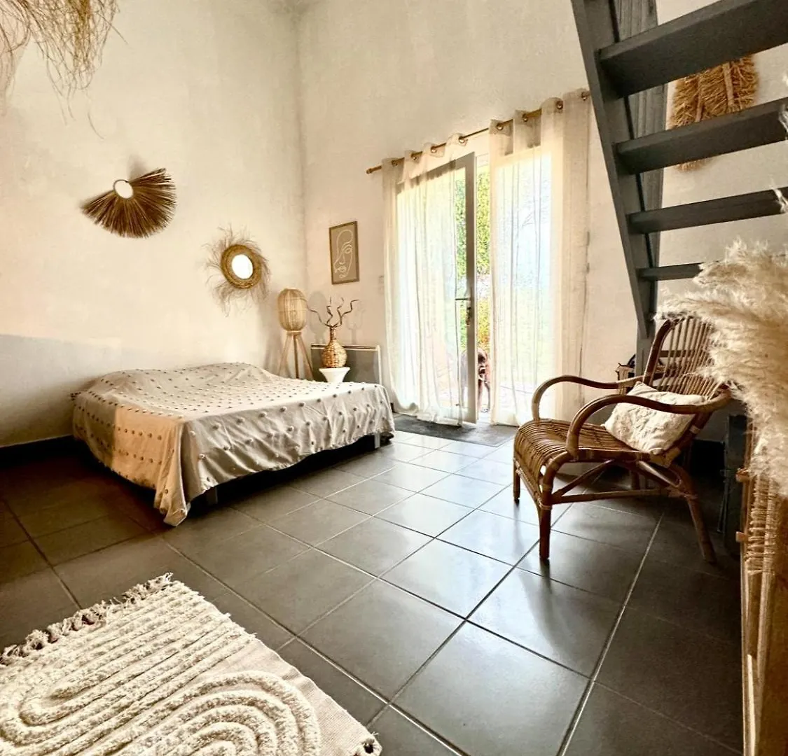 Holiday home Maison De Vacances Au Calme 4 Personnes Residence Avec Piscine Aubignan France