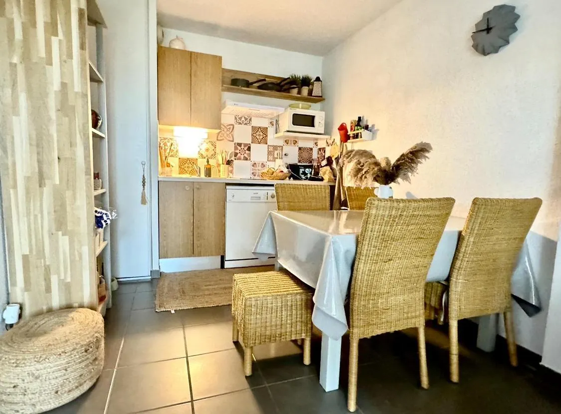 Maison De Vacances Au Calme 4 Personnes Residence Avec Piscine Aubignan