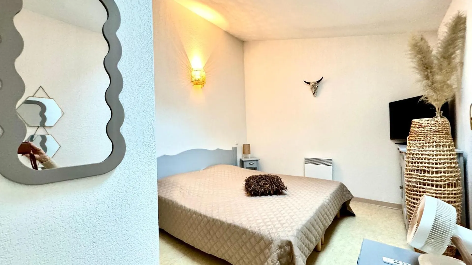Maison De Vacances Au Calme 4 Personnes Residence Avec Piscine Aubignan 0*,  France